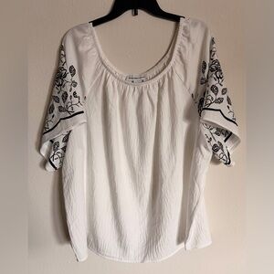 New York & Company White Blouse with Black Floral Design women’s size 3X new